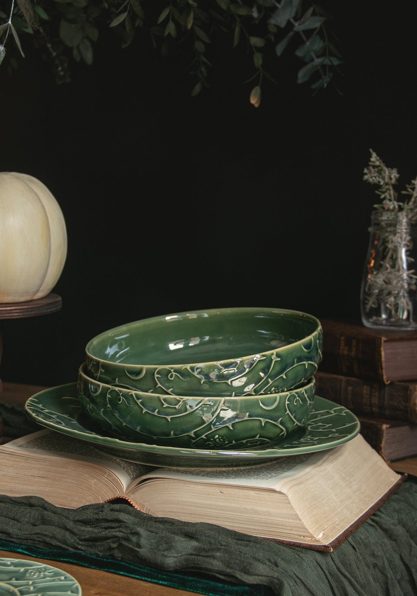 Rosethorn Floral Embossed Dinner Plate (4 Piece Set)