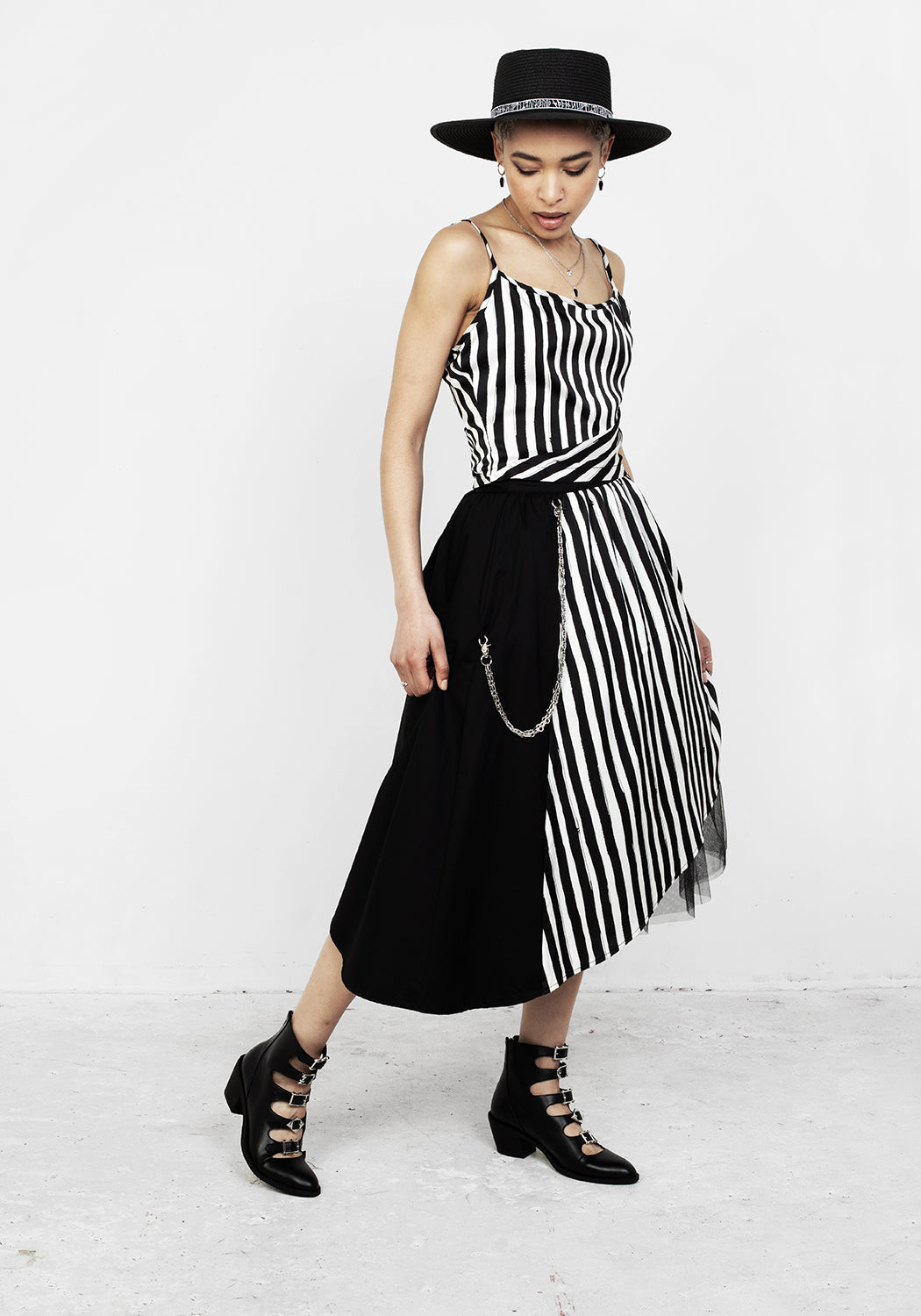 RUNE EMBROIDERY BOATER HAT