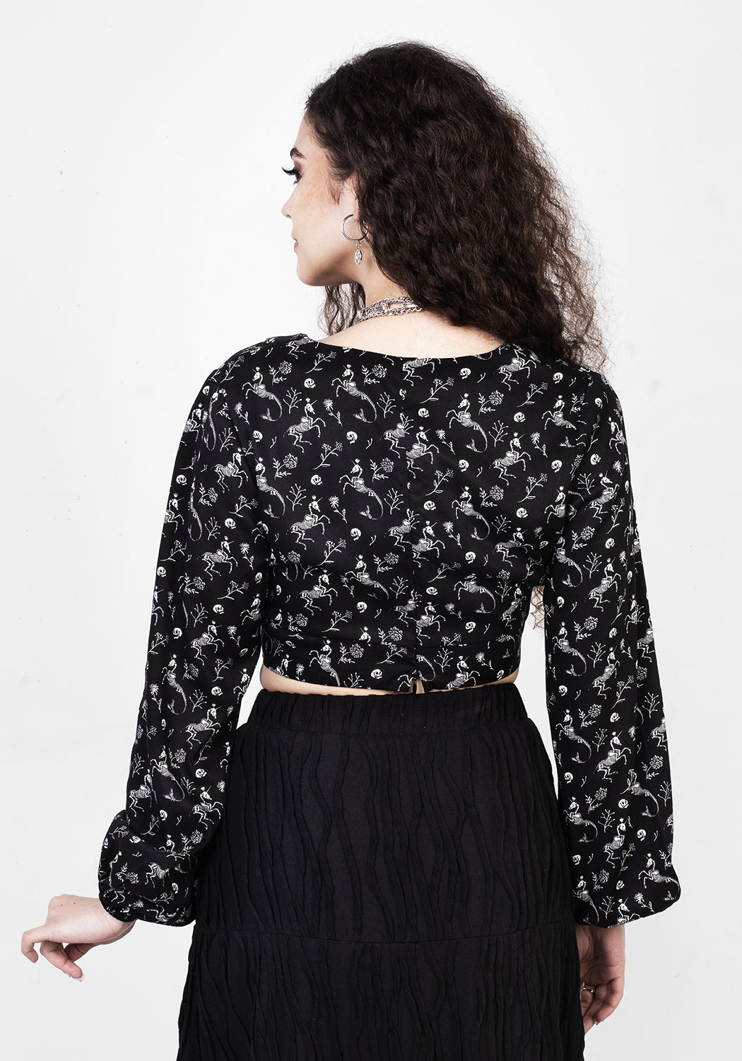 MAKEBELIEVE TIE FRONT CROP TOP