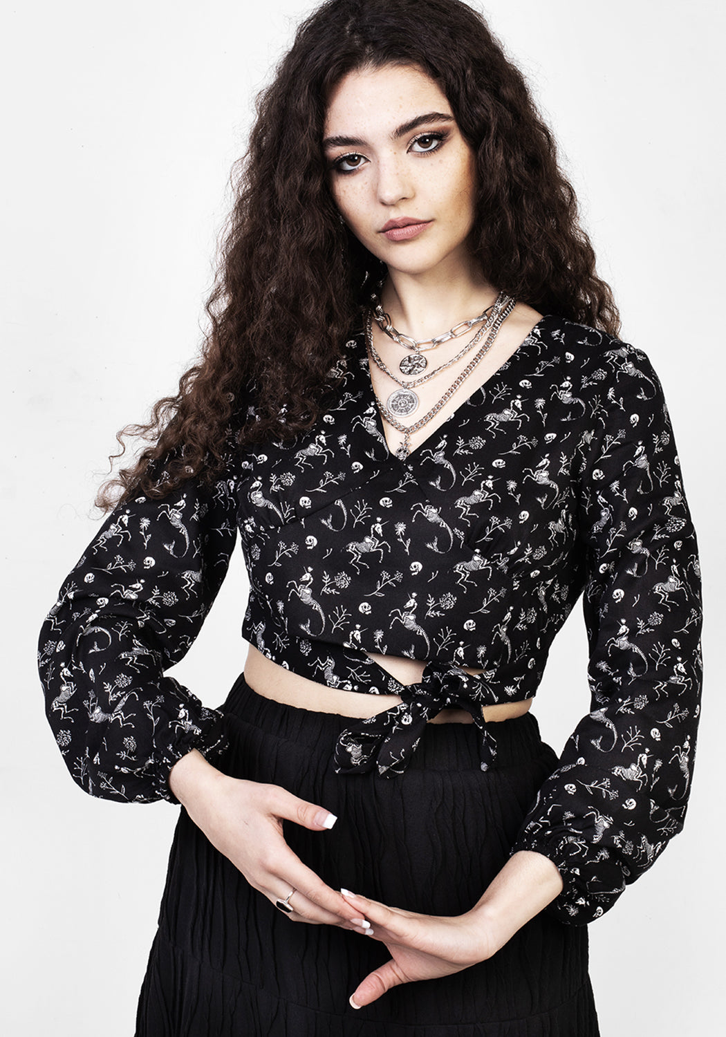 MAKEBELIEVE TIE FRONT CROP TOP