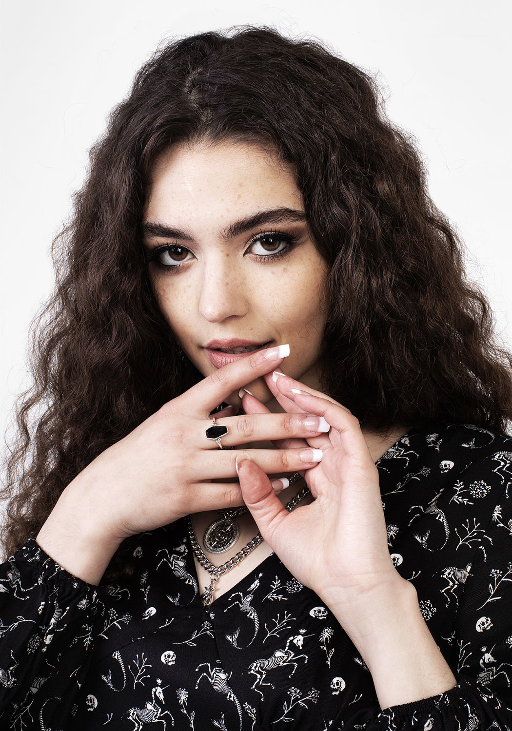 MAKEBELIEVE TIE FRONT CROP TOP