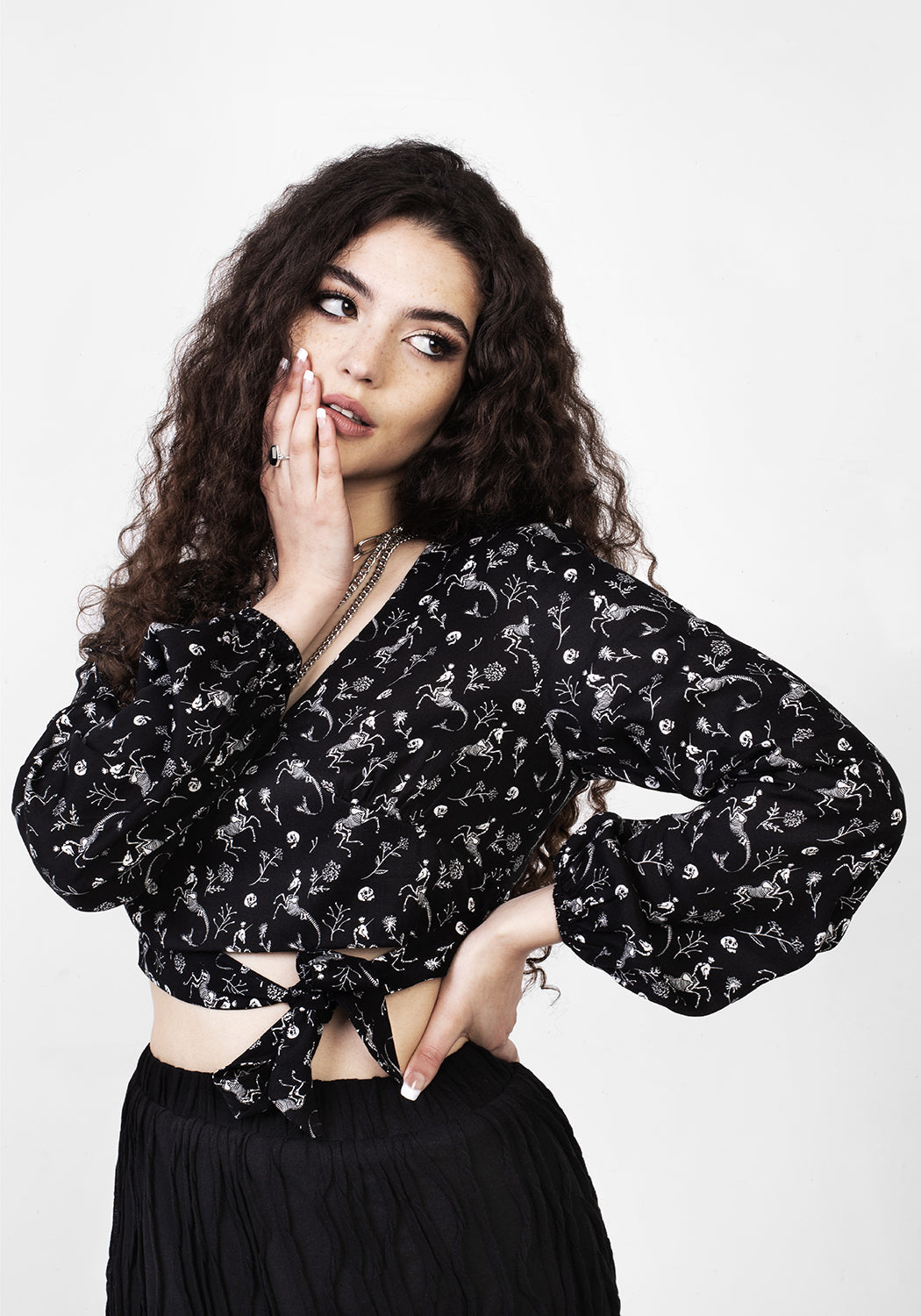 MAKEBELIEVE TIE FRONT CROP TOP