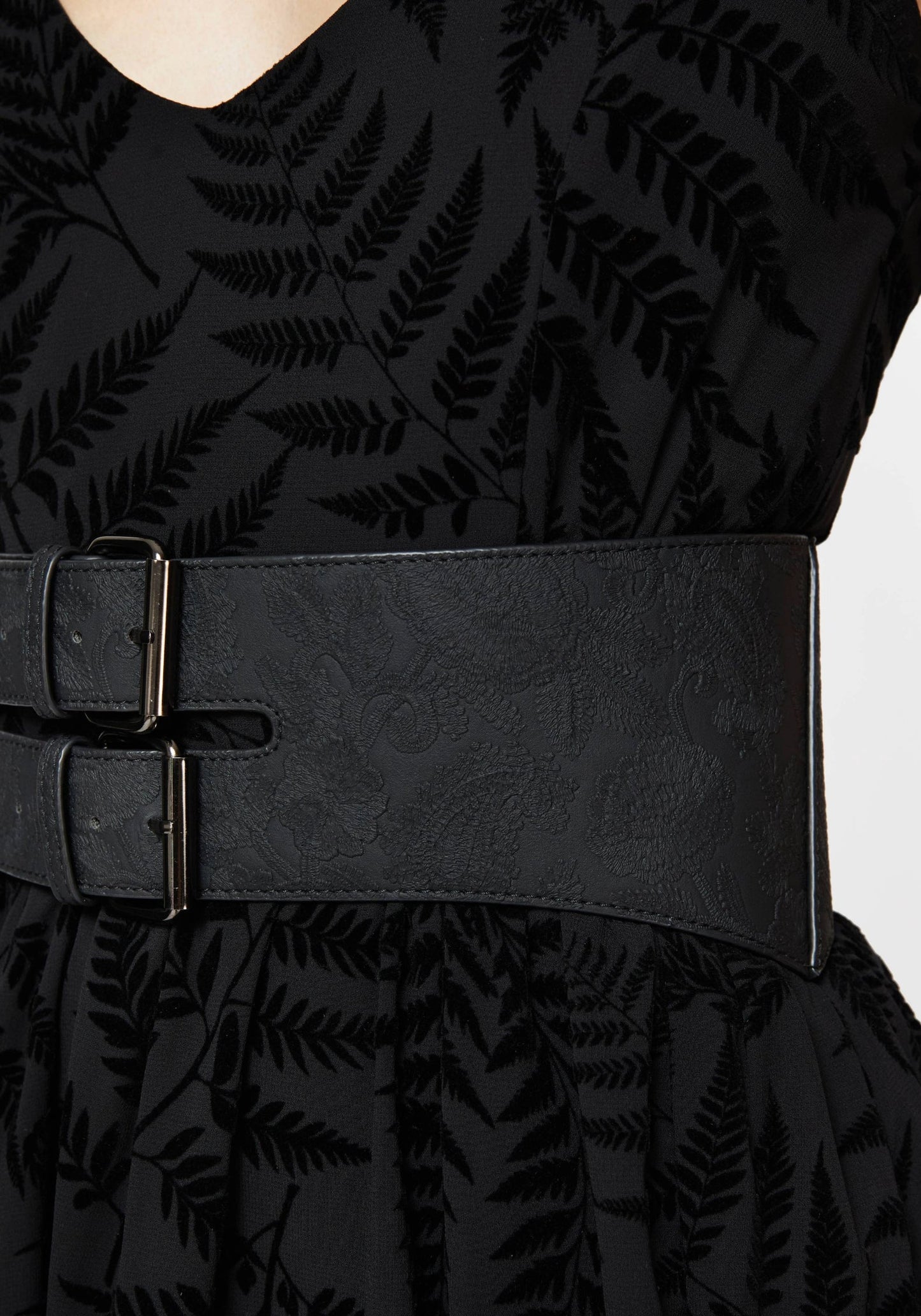 Apricity Paisley Debossed Waist Belt